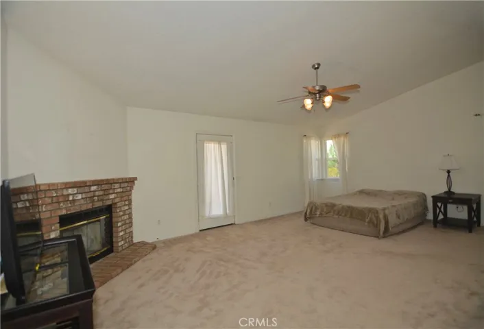 11550 Greaswood Lane, Phelan, California 92371
