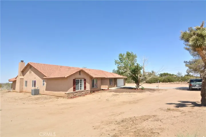 11550 Greaswood Lane, Phelan, California 92371