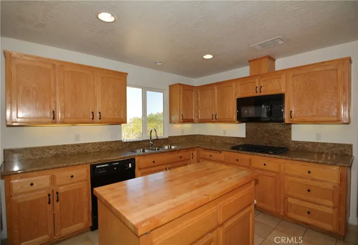 11550 Greaswood Lane, Phelan, California 92371