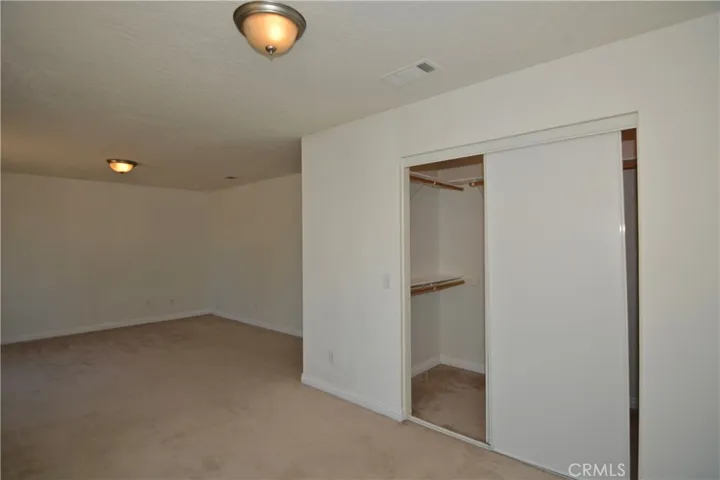11550 Greaswood Lane, Phelan, California 92371