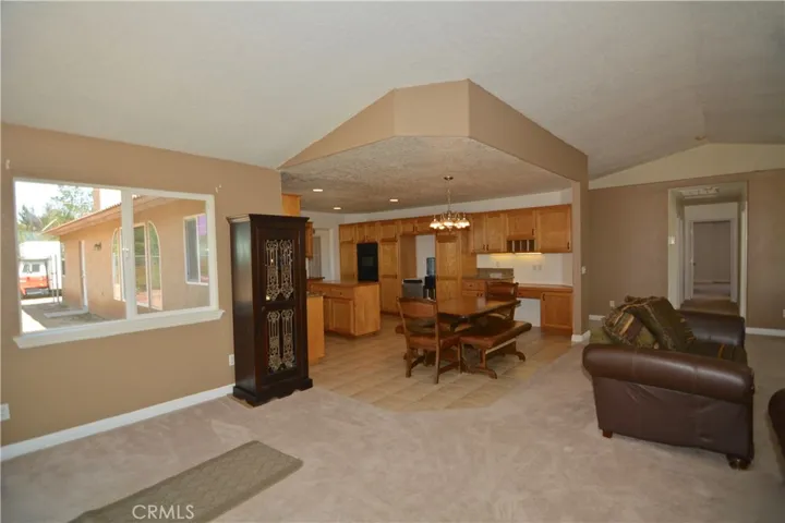 11550 Greaswood Lane, Phelan, California 92371