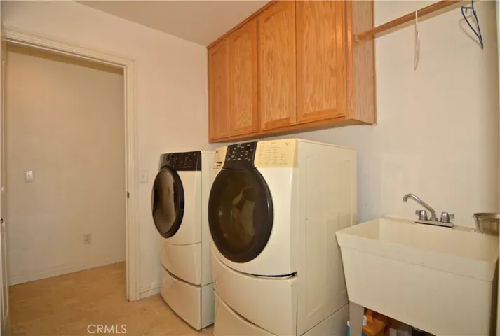 11550 Greaswood Lane, Phelan, California 92371