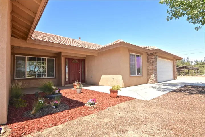11550 Greaswood Lane, Phelan, California 92371