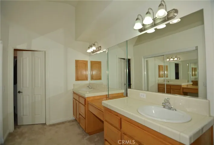 11550 Greaswood Lane, Phelan, California 92371