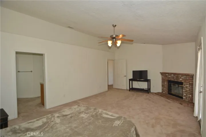 11550 Greaswood Lane, Phelan, California 92371