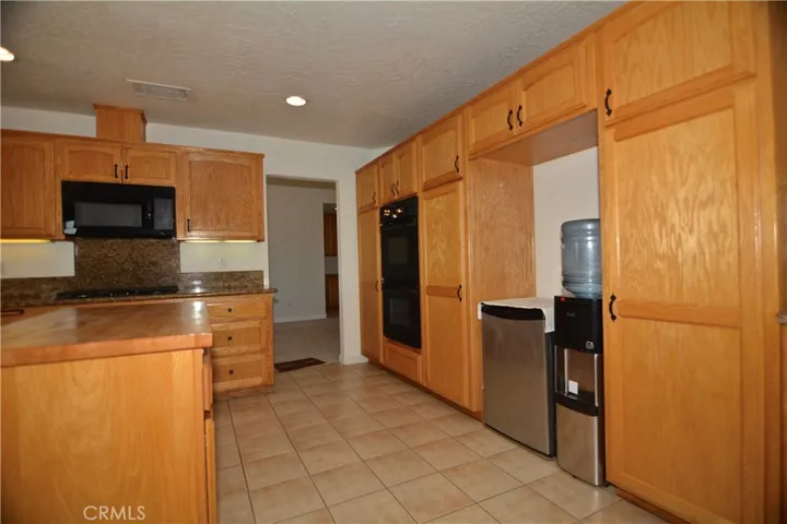 11550 Greaswood Lane, Phelan, California 92371