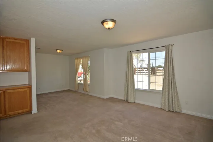 11550 Greaswood Lane, Phelan, California 92371