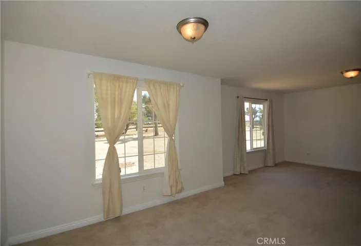 11550 Greaswood Lane, Phelan, California 92371