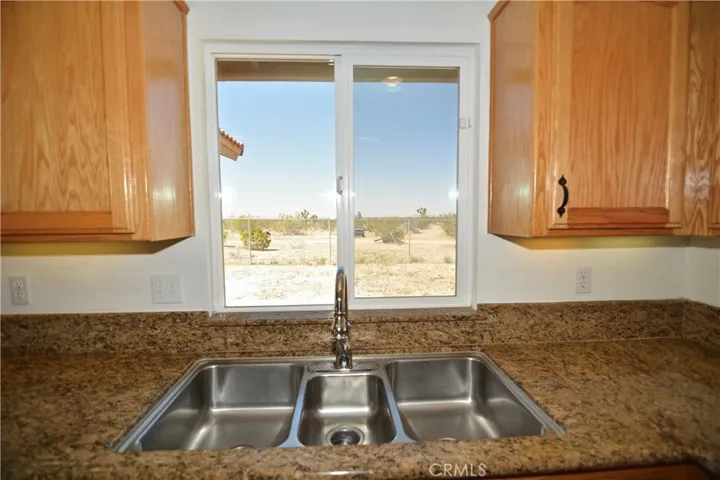 11550 Greaswood Lane, Phelan, California 92371