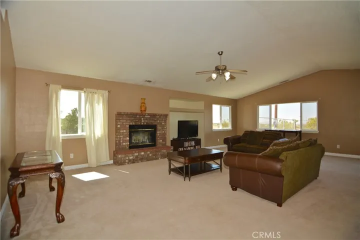11550 Greaswood Lane, Phelan, California 92371
