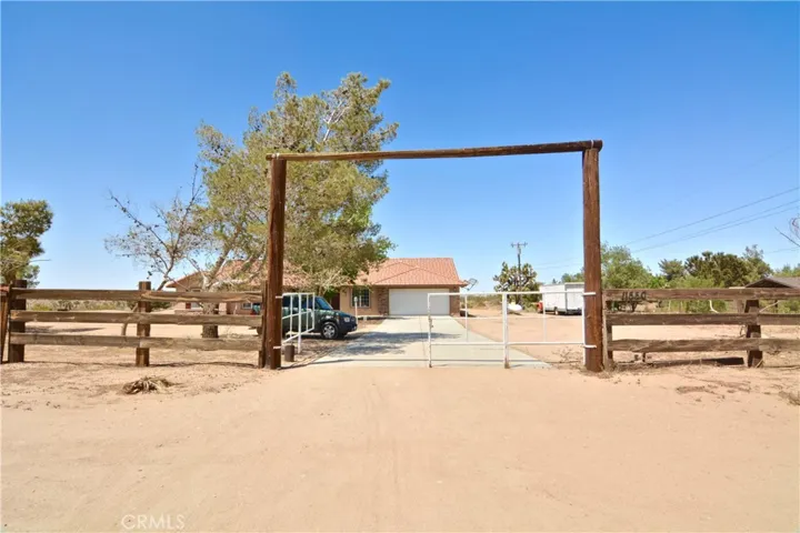 11550 Greaswood Lane, Phelan, California 92371