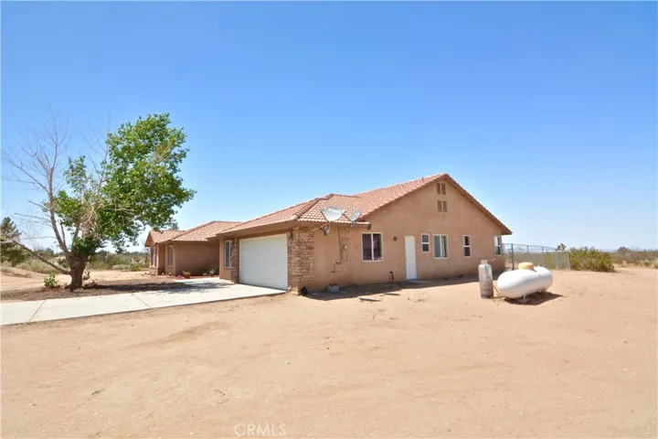11550 Greaswood Lane, Phelan, California 92371