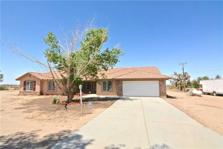 11550 Greaswood Lane, Phelan, California 92371