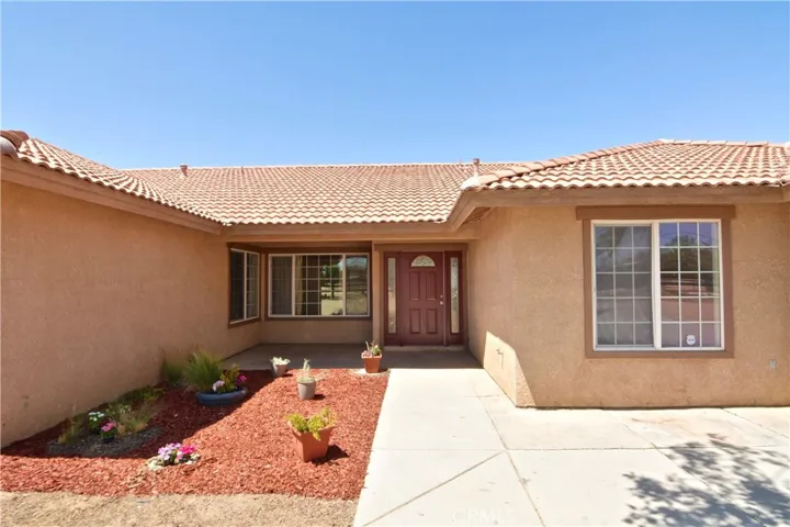 11550 Greaswood Lane, Phelan, California 92371