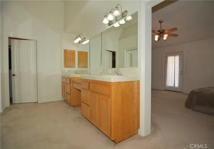 11550 Greaswood Lane, Phelan, California 92371
