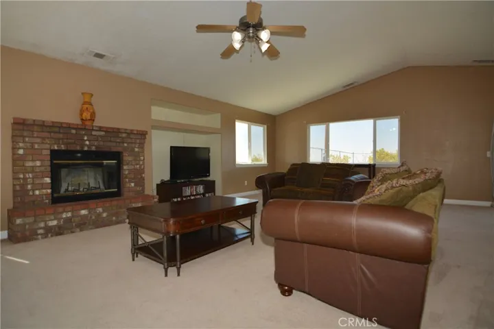 11550 Greaswood Lane, Phelan, California 92371