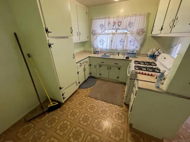 9756 Domer Road, Santee, California 92071