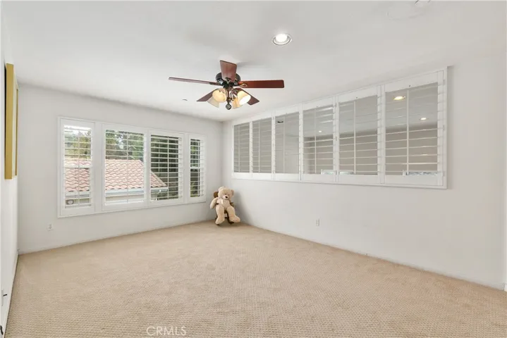 Large Upstairs Loft / Open To Below