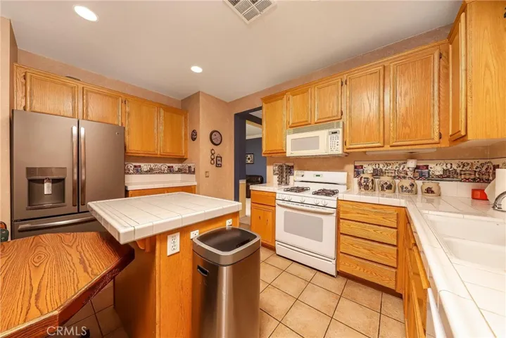 1546 Regents Street, Lancaster, California 93534