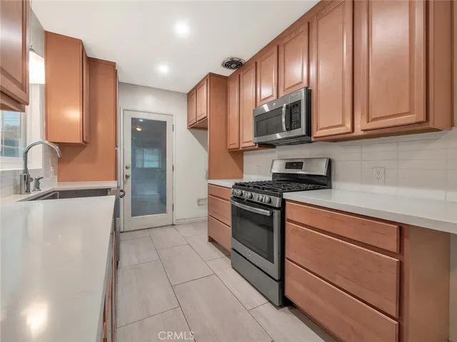 295 S 2nd Avenue, Upland, California 91786