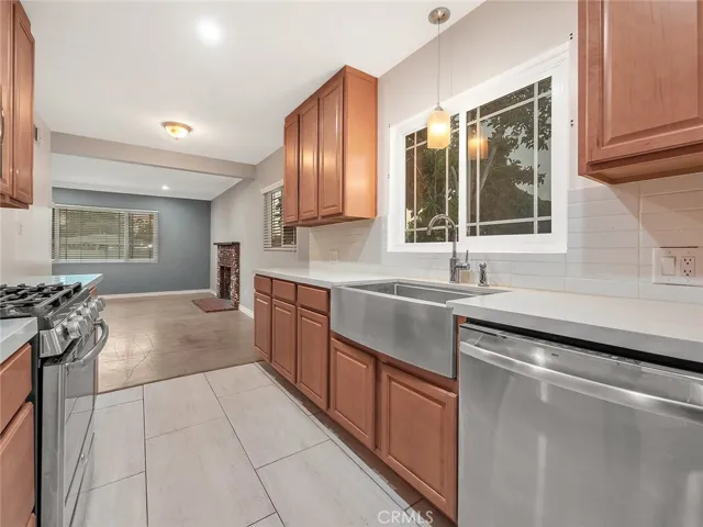 295 S 2nd Avenue, Upland, California 91786