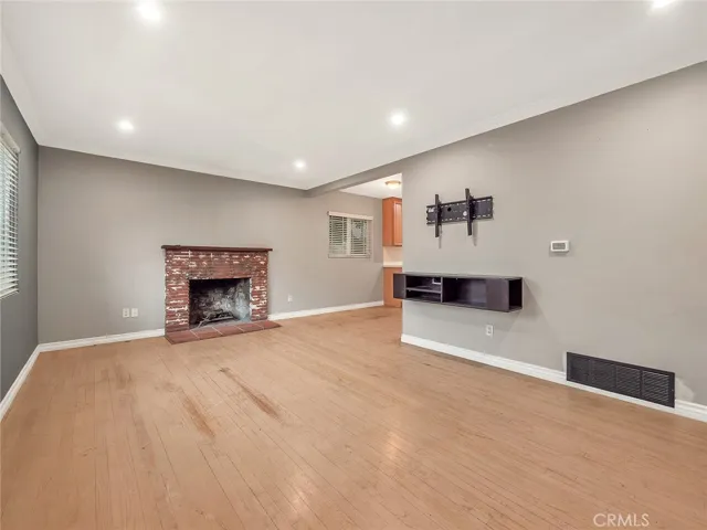 295 S 2nd Avenue, Upland, California 91786
