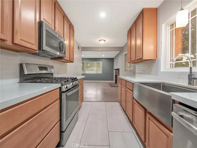 295 S 2nd Avenue, Upland, California 91786