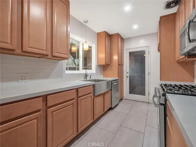 295 S 2nd Avenue, Upland, California 91786