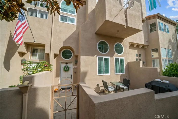 8306 Atlanta Avenue 104, Huntington Beach, California 92646