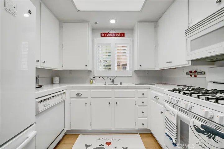8306 Atlanta Avenue 104, Huntington Beach, California 92646