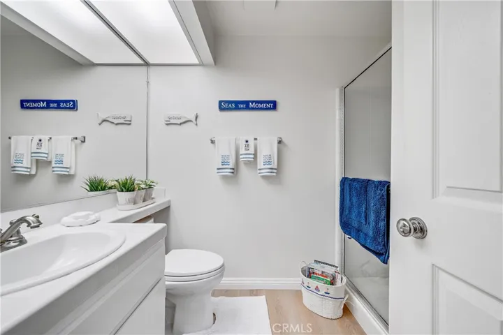 Hall bath with 3/4 shower