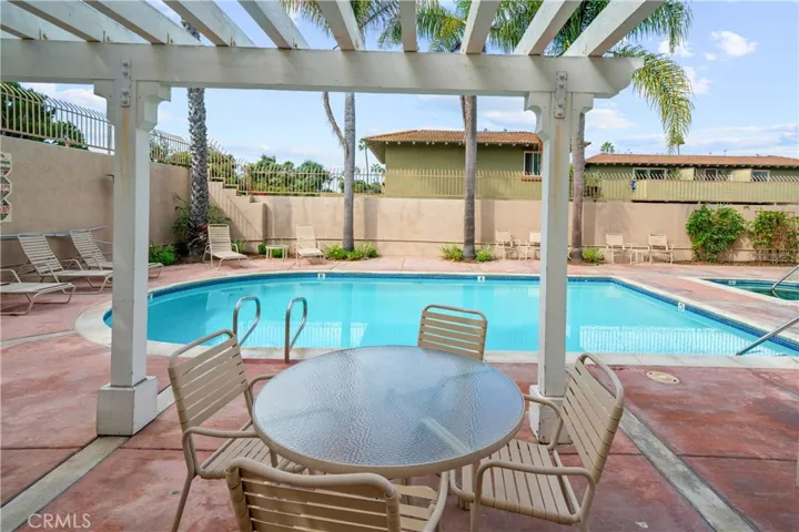 Community pool & spa