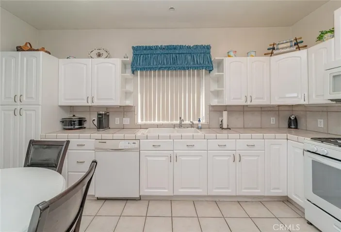 13285 Riverview Drive, Victorville, California 92395