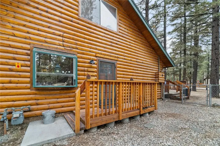 2082 1st Lane, Big Bear, California 92314