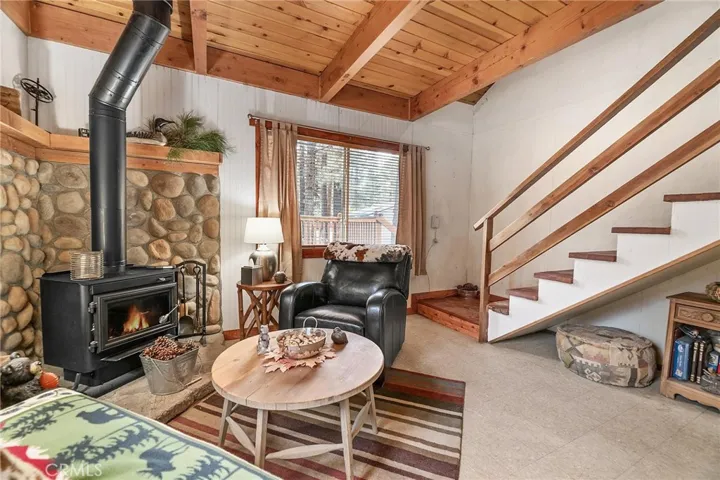 2082 1st Lane, Big Bear, California 92314