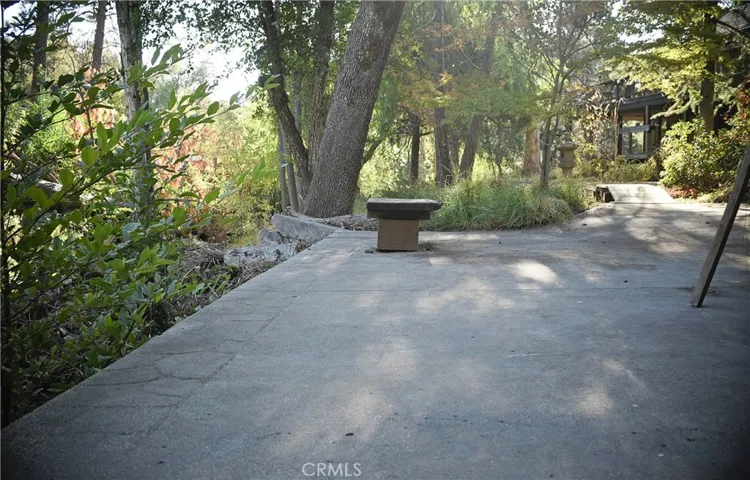 Concrete viewing pad