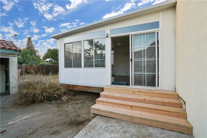 1441 N Keystone Street, Burbank, California 91506