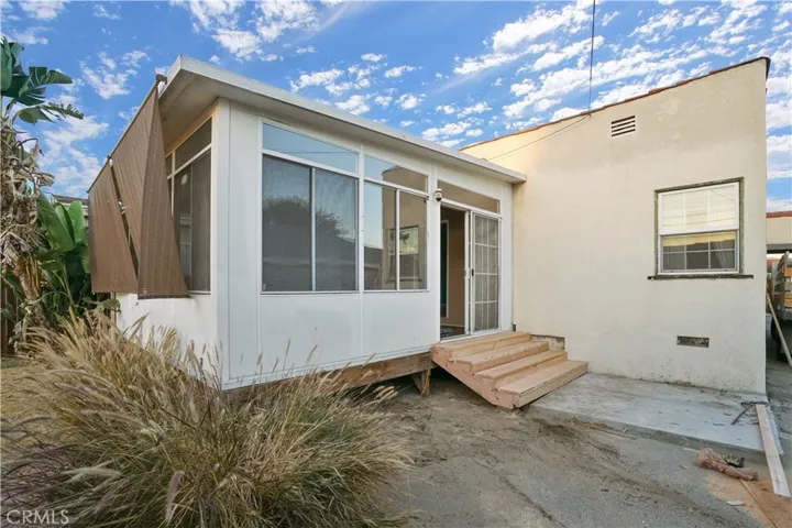 1441 N Keystone Street, Burbank, California 91506