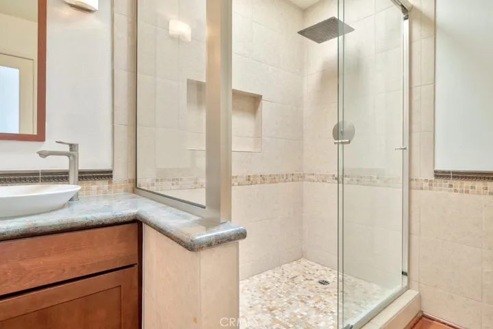 13412 Moorpark Street B, Sherman Oaks, California 91423