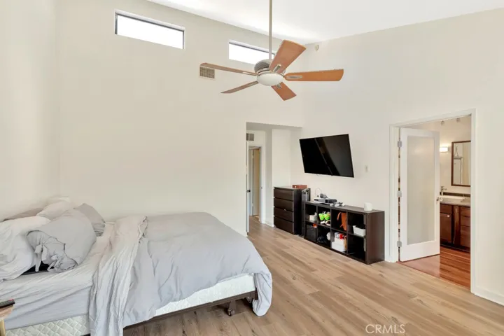 13412 Moorpark Street B, Sherman Oaks, California 91423