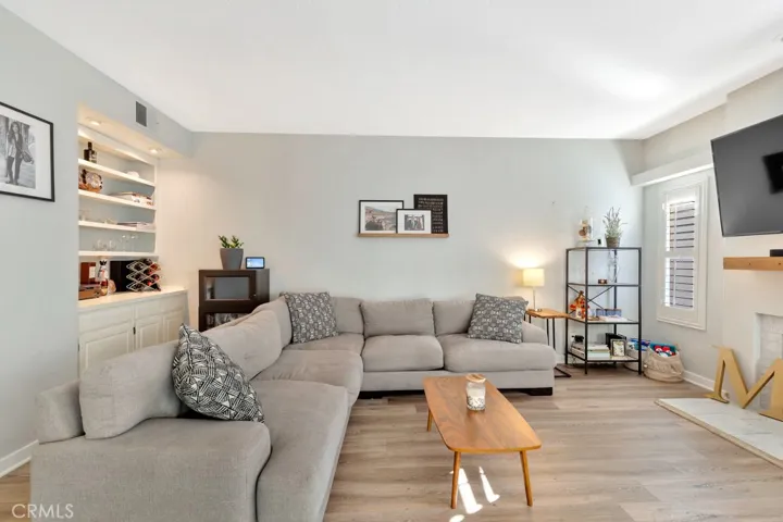 13412 Moorpark Street B, Sherman Oaks, California 91423