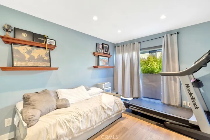 13412 Moorpark Street B, Sherman Oaks, California 91423