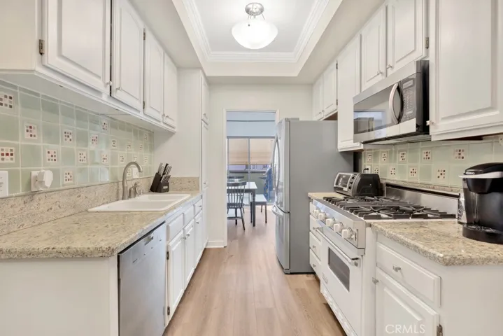 13412 Moorpark Street B, Sherman Oaks, California 91423