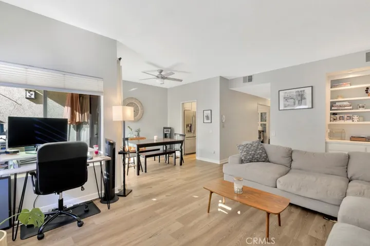 13412 Moorpark Street B, Sherman Oaks, California 91423