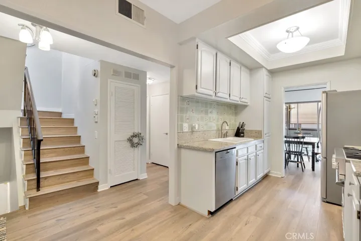 13412 Moorpark Street B, Sherman Oaks, California 91423