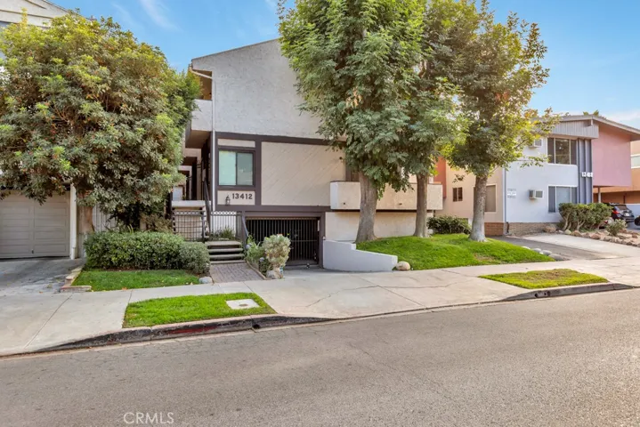 13412 Moorpark Street B, Sherman Oaks, California 91423