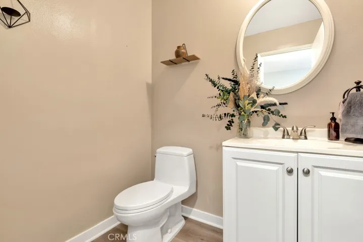 13412 Moorpark Street B, Sherman Oaks, California 91423