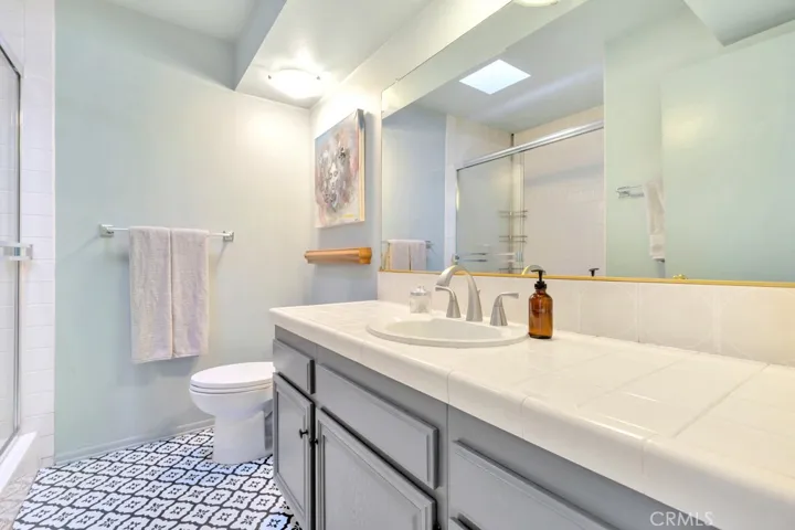 13412 Moorpark Street B, Sherman Oaks, California 91423