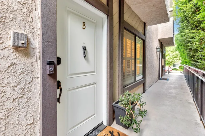 13412 Moorpark Street B, Sherman Oaks, California 91423