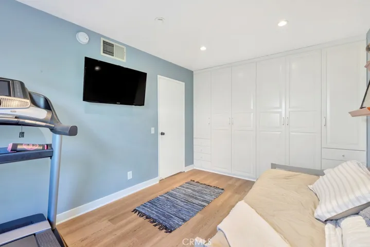 13412 Moorpark Street B, Sherman Oaks, California 91423